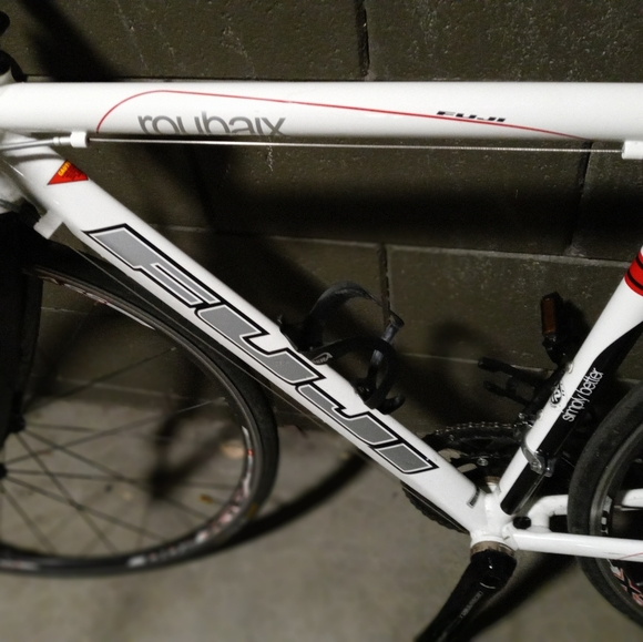 2009 Fuji Roubaix Pro Road Bike -52m European performance race bike- - Picture 5 of 7